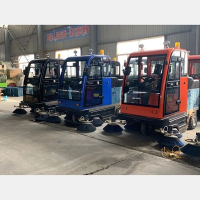 摩托人行道三輪養(yǎng)護車化工設備高壓清洗車